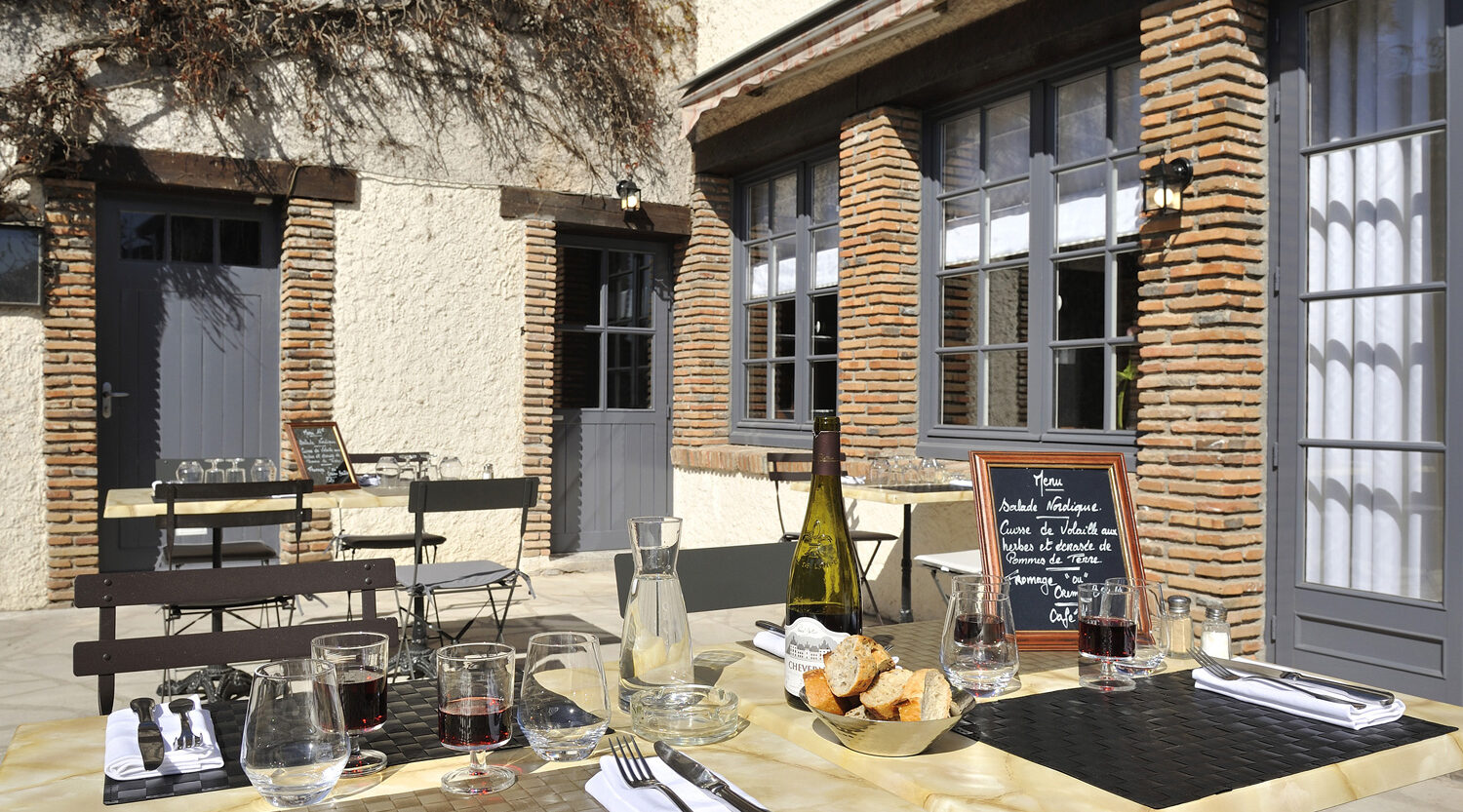 La terrasse Grand Dauphin à Dhuizon